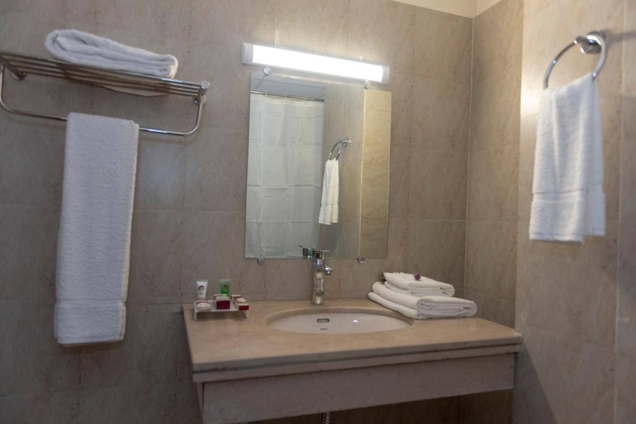 Hotel One Naran Luaran gambar